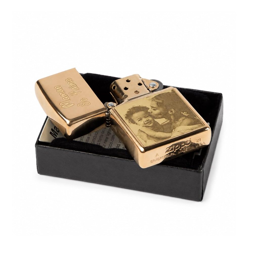 Accendino personalizzato creato utilizzando un accendino d'oro inciso