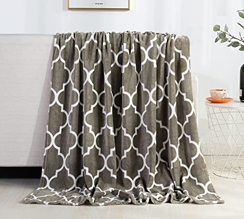 Valerian Luxury Velvet Touch Ultra Plush Christmas Blanket |Soft, Warm, Cozy|Holiday Printed Fleece Throw/Blanket-50 x 60inch, 50 x 60, Quatrefoil Orange