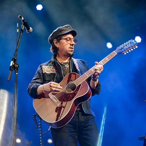 Page de couverture de Adrian Quesada Revives Dramatic Vintage Latin Pop, With Guest Vocalists