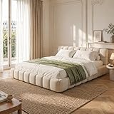 Structure robuste et durable : Construit à partir de panneaux de fibres massives et multicouches de qualité, ce lit garantit une grande stabilité et une longue durabilité. Son sommier à lattes solides peut supporter jusqu'à 250 kg, offrant une base sécurisée et fiable pour vos nuits paisibles.