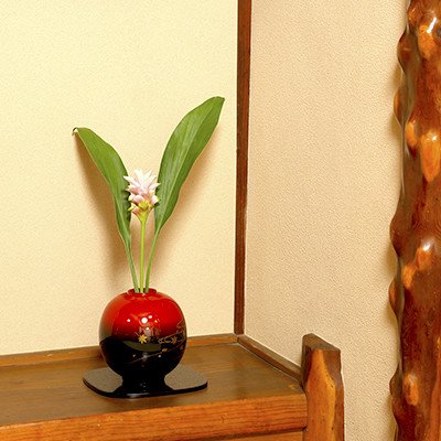 Amazon.co.jp: 思わずさわりたくなる美しく愛らしい花器・輪島塗花器