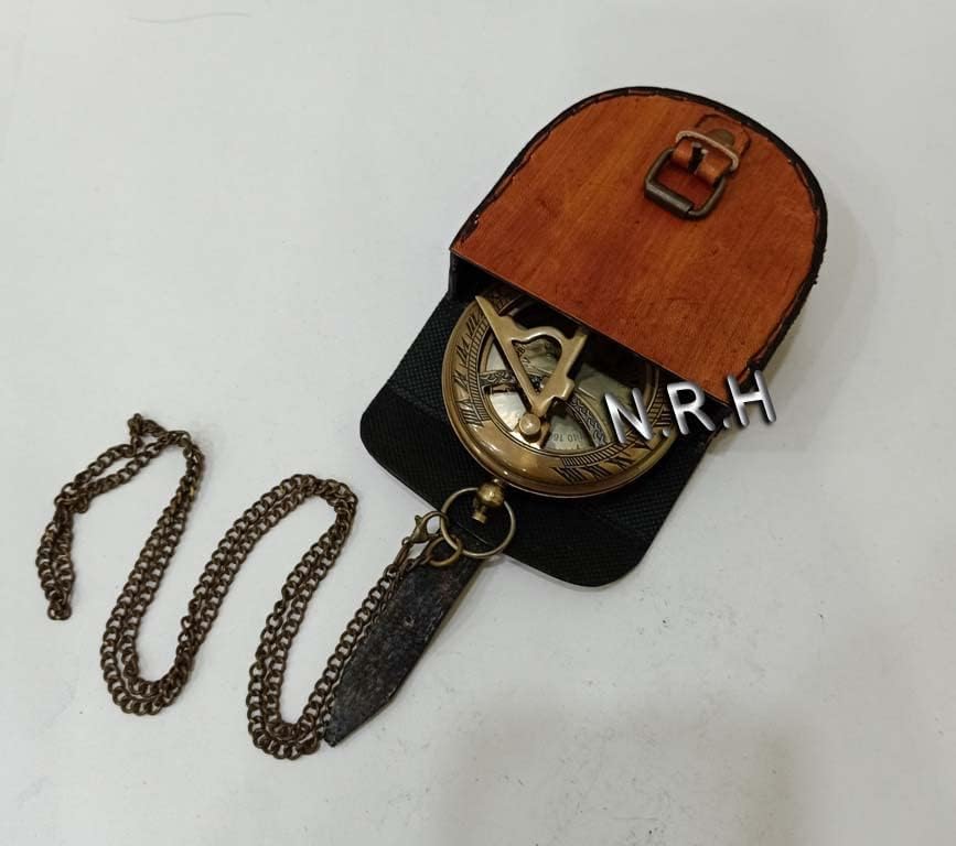 Brújula de Bolsillo de Latón con Estuche de Cuero Grabado miniatura 4