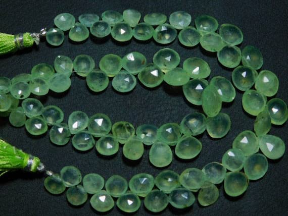 Prehnite facettée de 7 à 12mm en forme de cœur briolette translucide de qualité supérieure