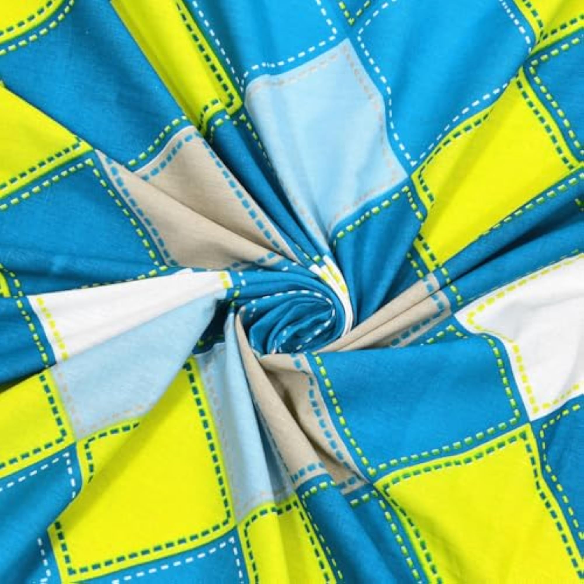 Checkered Pattern Double Bed Bedsheet Set with 2 Pillow Covers