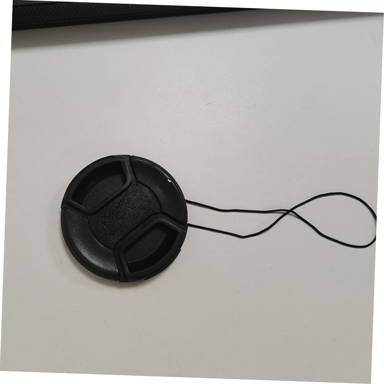 Veemoon 4 Pcs Camera Lens Cover Lens Protectors Lens Protective Covers Front Lens Replacement Cover Camera Body Cap 62mm Lens Cap Center Pinch Lens Protector Plastic SLR Camera Dust Cover