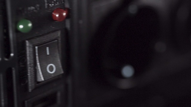 Spannungswandler 2000 Watt - Reiner Sinus Für Auto & Camping