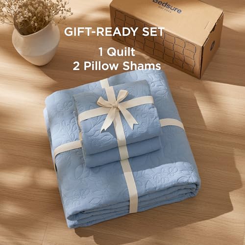 Image of Bedsure Quilt King Size - Ultra Soft Pre-Washed Cloud-Like Bedding, All-Season Lightweight Comforter for Country Bedroom, Leaf Design Coverlet in Mineral Blue, 106 x 96 Inches