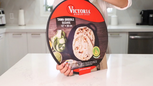 Amazon.com: Victoria 15-Inch Cast Iron Tawa Dosa Pan, Pizza Pan