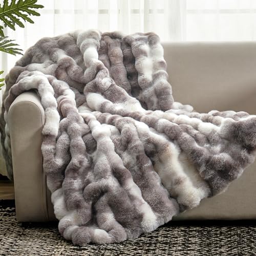 Giantex Faux Fur Throw Blanket, Ultra Soft Fuzzy Bed