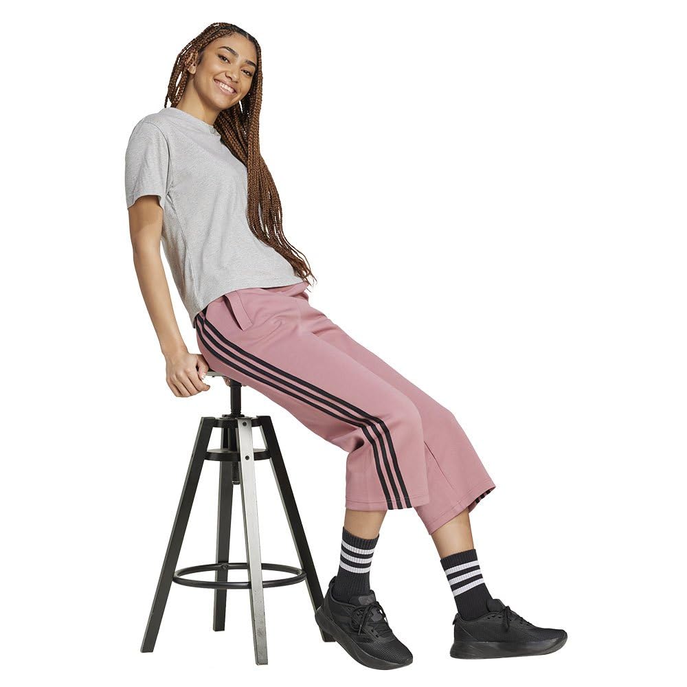 Adidas Essentials Small Logo T-Shirt Camiseta de Manga Corta Mujer