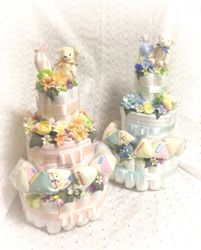 3段重ねのおもちゃ付きオムツケーキ Grandma × pakakose (パンパースSサイズ(4kg〜8Kgの赤ちゃん向け), pink)