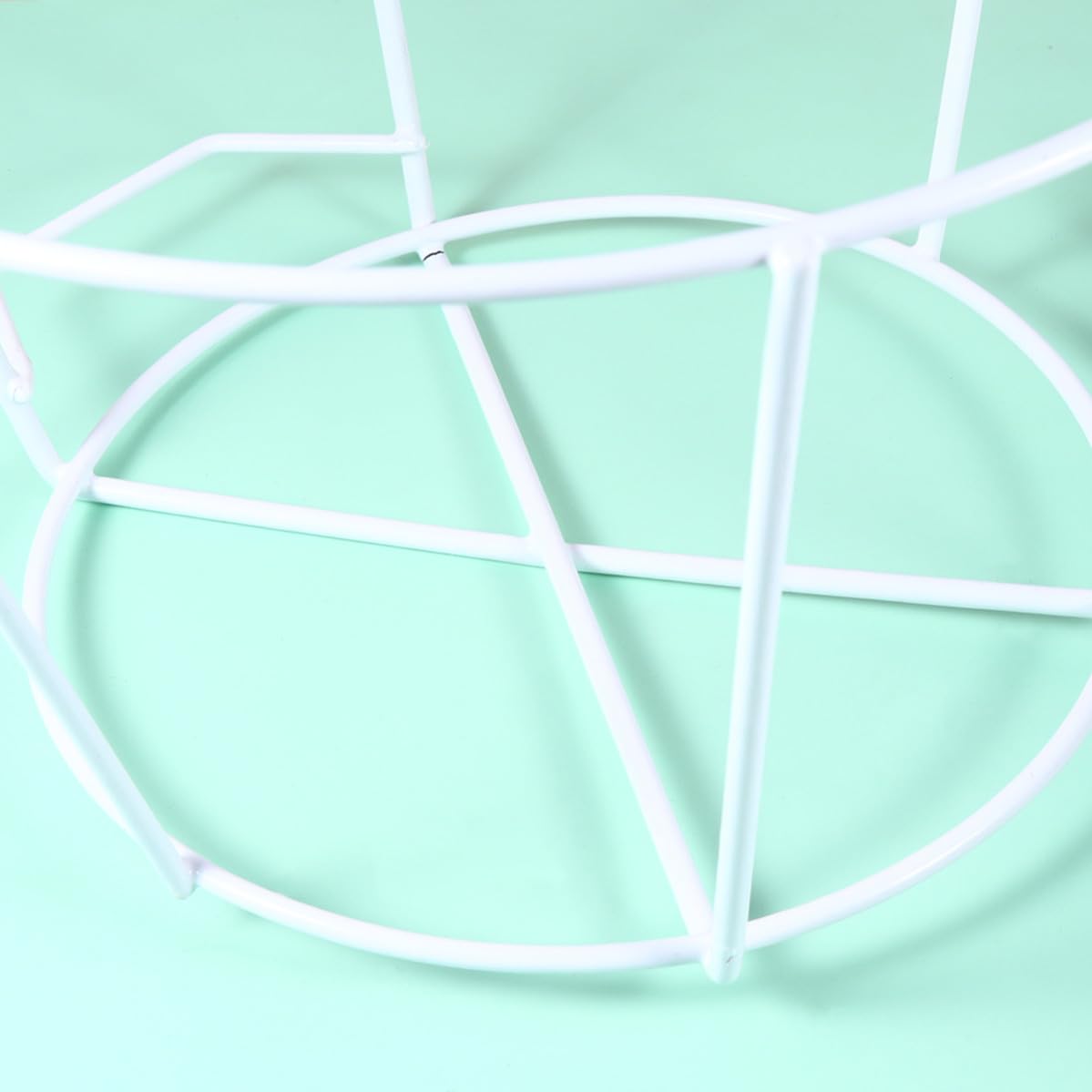 2 Soportes Colgantes de Hierro Blanco para Macetas Diseño Hueco Creativo, Estante Redondo para Bonsáis Adecuado para Cocina y Alféizar, Fácil Riego y Protección de Suelos