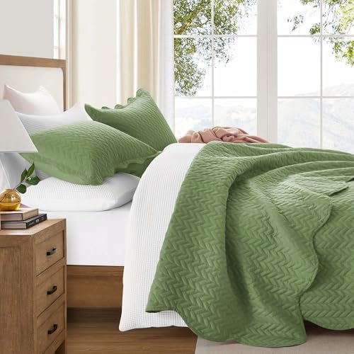 IR Imperial Rooms Queen Quilt Bedding Set Size (90" x 96") + 2 Pillow Shams (20" x 26"+ 2") - 3 Pcs All Season Lightweight Reversible Microfiber Coverlet Embossed Quilt Bedspread (Olive Green)