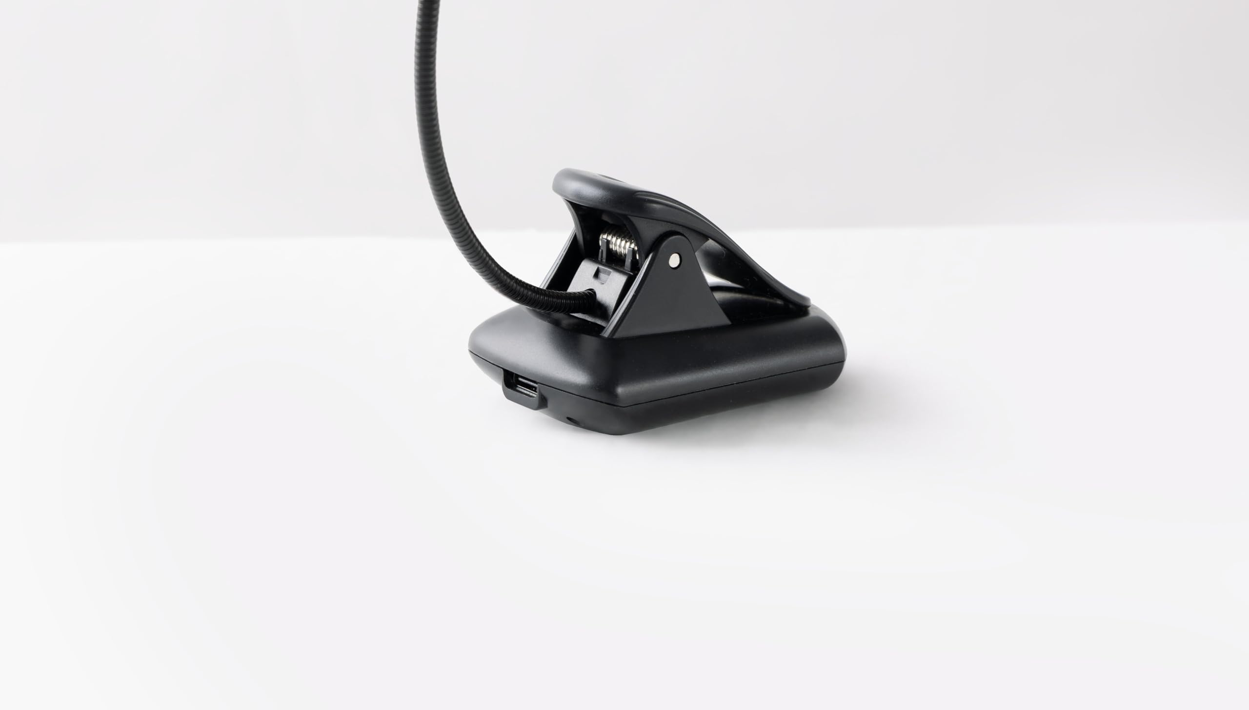 K&M 12264 T-Model FlexLight - Lámpara led para atril (4200 lux, con batería, fijación de clip, cuello de cisne), color negro
