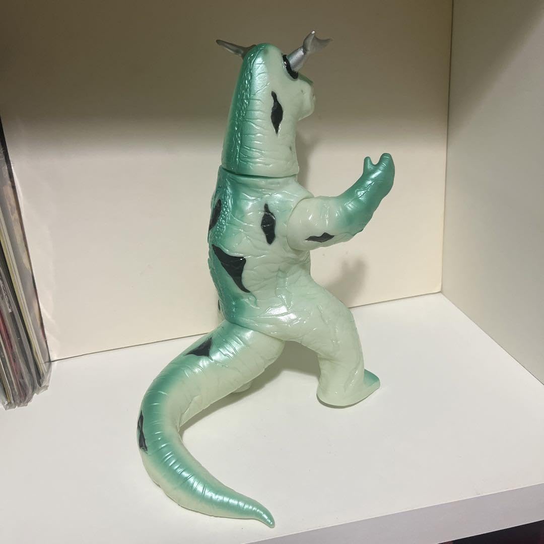 ブルマァク怪獣シリーズ エレキング　ソフビ　復刻　蓄光ゴールド ガチャガチャ通販の「ガチャガチャ王国」|商品詳細 ブルマァク