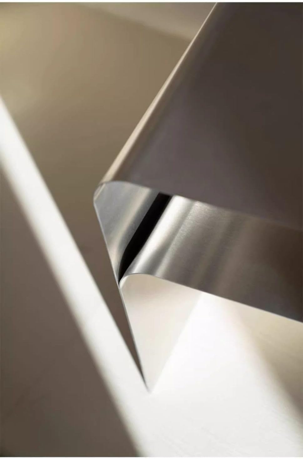 Modern Stainless Steel Side Table, Minimalist End Table with Seamless Curved Design, Durable Accent Table & Nightstand for Living Room, Bedroom, Sofa Side, and Coffee Table Use