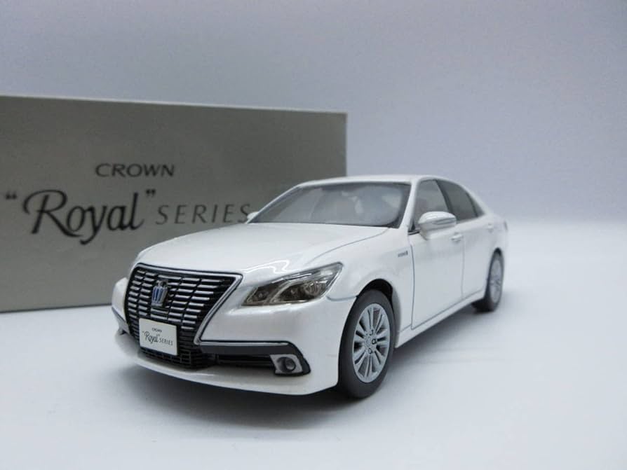 トヨタCROWN 1/30スケールミニカー ホワイト非売品 Amazon | トヨタ クラウン ロイヤルサルーン 非売品 1/30