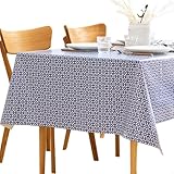 Facile à nettoyer - contrairement aux nappes fantaisie en tissus qui sont extrêmement difficiles à nettoyer et s'avèrent peu pratiques pour un usage quotidien ou pour les pique niques, notre nappe en PVC est la solution idéale. Nourriture ou boisson renversées ? Il vous suffit de l’essuyer avec un chiffon humide en quelques secondes, et le tour est joué.