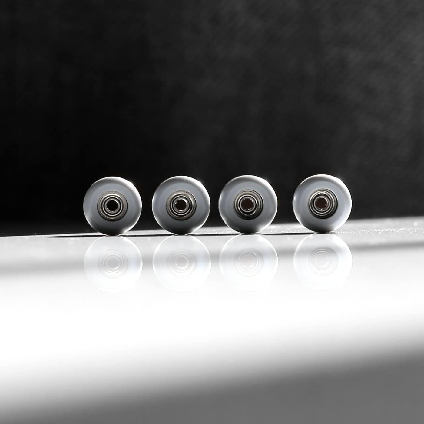 Mini Skateboarding PRO Fingerboard Complete (6-Layer Colour Maple Wooden Deep Concave 35 x 97mm Handmade Deck + 34.5mm NOAH Truck + Gray Wheels ii) (Loong)