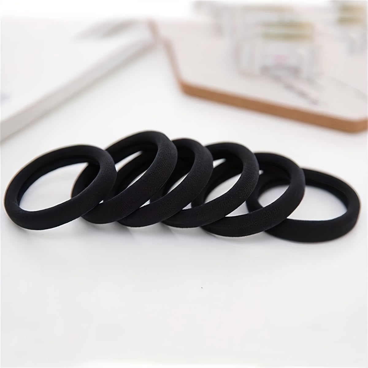 Pacote com 50 laços de cabelo preto a granel para cabelos grossos - Suportes de rabo de cavalo sem danos, faixas elásticas sem costura para mulheres e meninas (Gim/Yoga/Uso diário) Pacote com 50 laços de cabelo preto a granel para cabelos grossos - Suportes de rabo de cavalo sem danos, faixas elásticas sem costura para mulheres e meninas (Gim/Yoga/Uso diário)