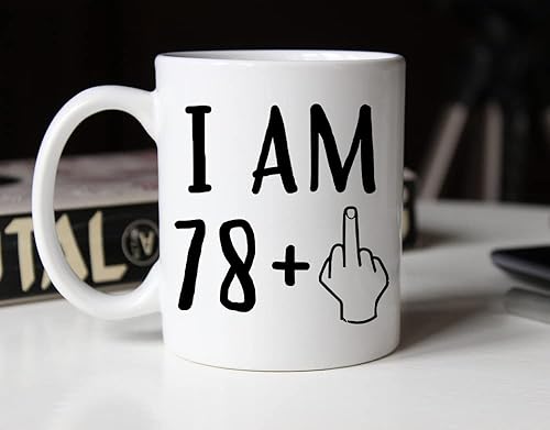 Miniatura 7 de I Am 78 Plus 1 divertido regalo de cumpleaños 79 para mujeres y hombres que cumplen 79 años de edad, taza de café, idea de fiesta de broma como una