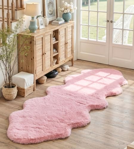 ROHATIM Flauschiger Kunstfell Teppich in Kaninchenfell-Optik, Ultraweich & rutschfest, Waschbares Deko-Fell für Wohnzimmer und Schlafzimmer