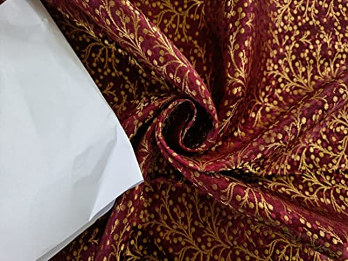Tissu brocart de soie précieux bordeaux et or pour souvenirs éternels