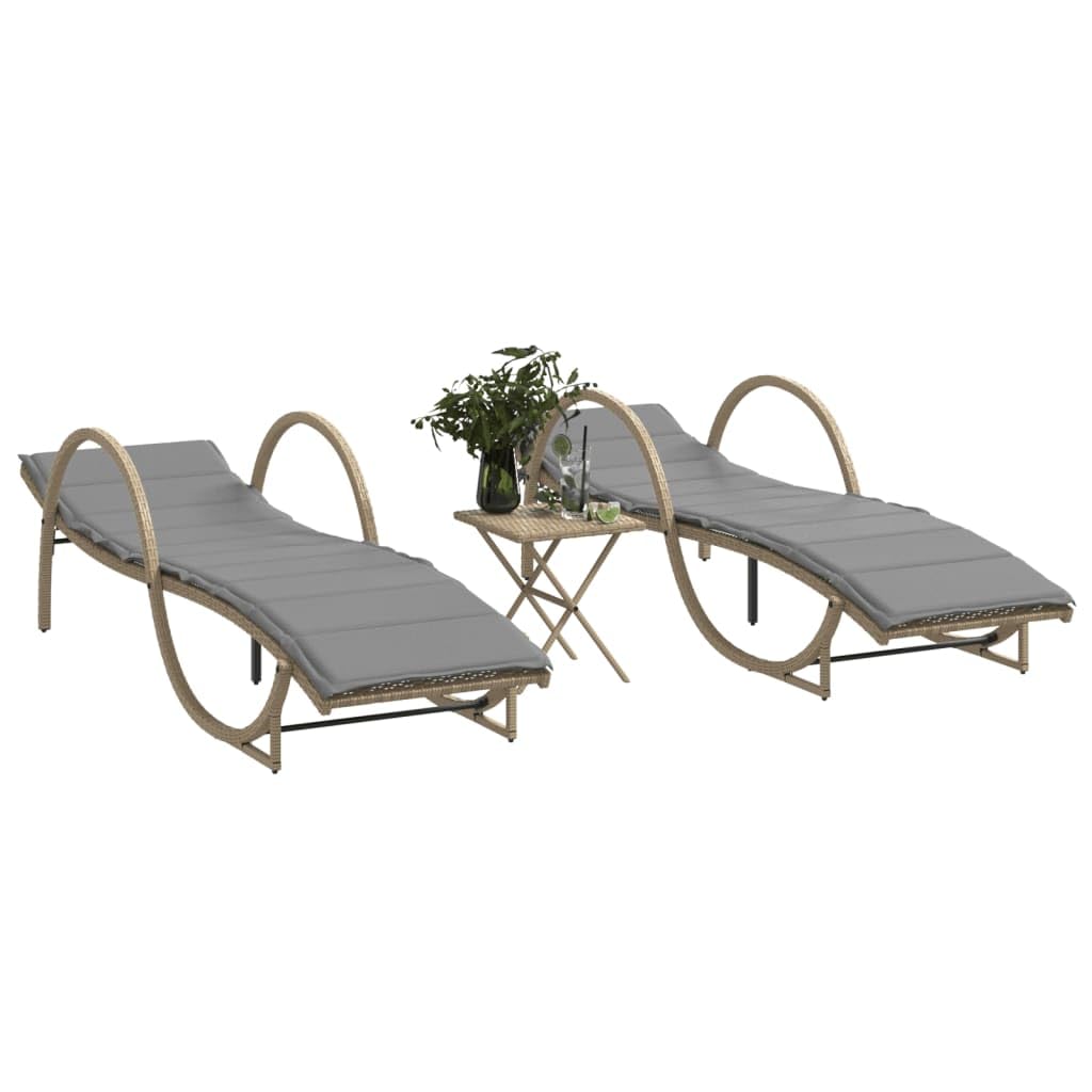 Juego de 2 tumbonas con mesa beige de poliratán | Cómodas tumbonas de jardín con respaldo ajustable en 3 posiciones, mesa auxiliar y cojines para terraza y piscina.