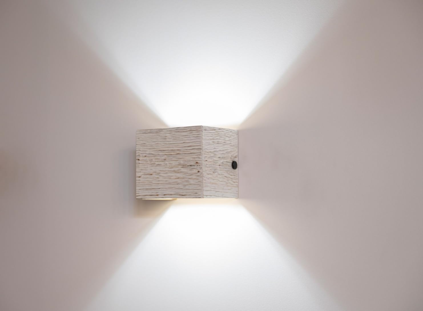 Lámpara de pared de madera para iluminar pasillos oscuros con estilo 2