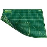 Superficie antirreflectante y antideslizante, ideal para confección, manualidades o para cortar papel, cartón y otros materiales. Nota: Esta alfombrilla no puede usarse para cortar papel u otros materiales con cuchillos. Únicamente puede utilizarse con un cúter rotatorio.