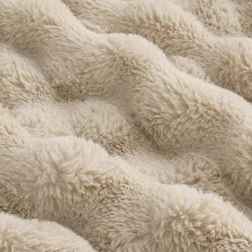 Image of Bedsure Fluffy Comforter Set King - Light Beige Faux Fur King Comforter Set, Soft Shaggy Plush Bubble Bedding Comforter Sets, Winter Warm Luxury Fuzzy Bed Set 3 Pieces, 1 Comforter and 2 Pillowcases