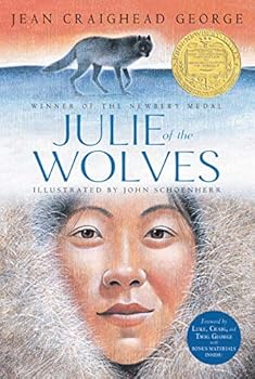 Paperback Julie of the Wolves (HarperClassics) Book