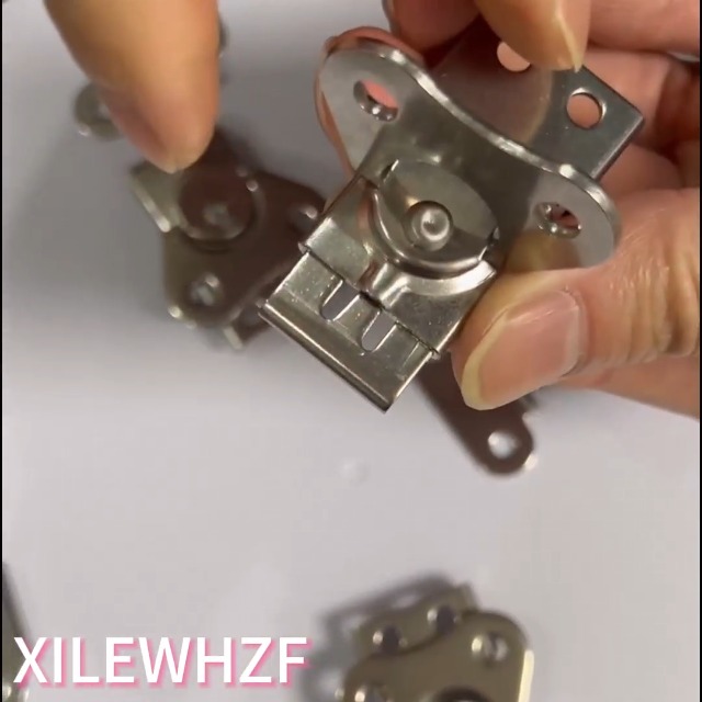 1.65" Iron Spring Loaded Butterfly Twist Latch Keeper Toggle Clamp With Keyhole 2 Pcs Silver - View #2