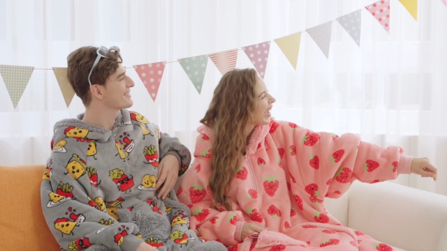 Amazon.com: Giggling Getup Wearable Blanket Hoodie for Adults