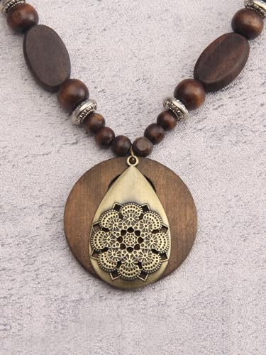 Collier noir fait main en cuir à offrir pour un style bohème unique - 4