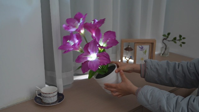 Image of Artificial Purple Lily Flower Lamp - Flower Night Light, Christmas Birthday Gifts for Women Wife Girlfriend Mom Anniversary Bedroom Bar Coffee Shop Night Light Lamp Home Decor