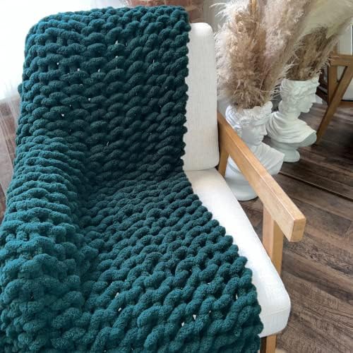 Kaffrey 50 x 60 Inches, 4.2 lb, Chunky Knit Blanket, Luxury Hand-Knitted Chenille Throw Blanket, Soft and Cozy Giant Knitted Blanket, Machine-Washable and Non-Shedding, Emerald Green