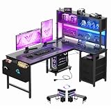 YOUDENOVA Scrivania Angolo a L Reversibile Scrivania Gaming con Pannello Forato e Mensola, Tavolo da Lavoro con LED, Presa e USB, 3 Cassetti per Working e Videogiochi 135x100 cm Nero Carbone