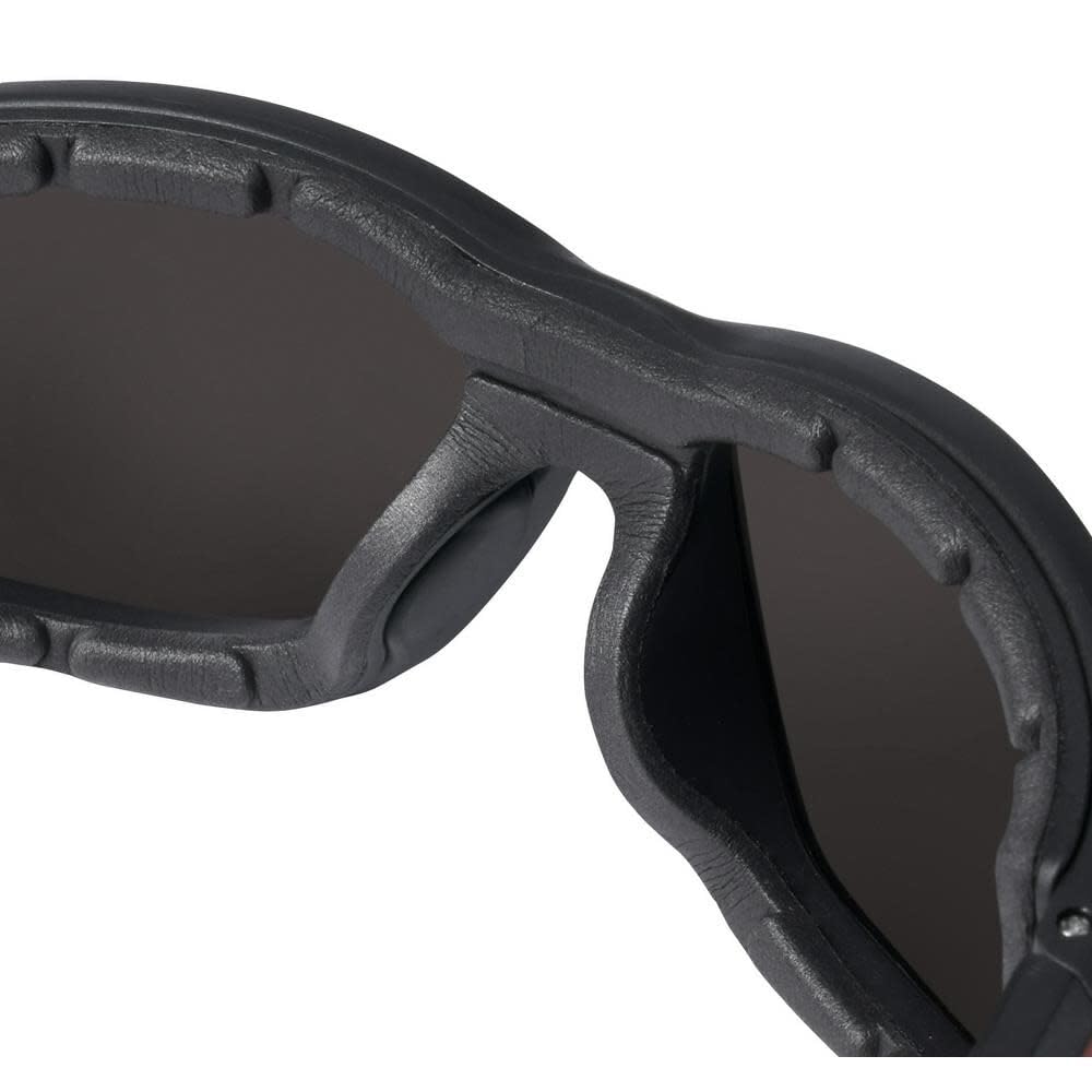 Milwaukee MILW 48-73-2045 Lunettes de sécurité polarisées haute performance avec joint d'étanchéité Noir, noir