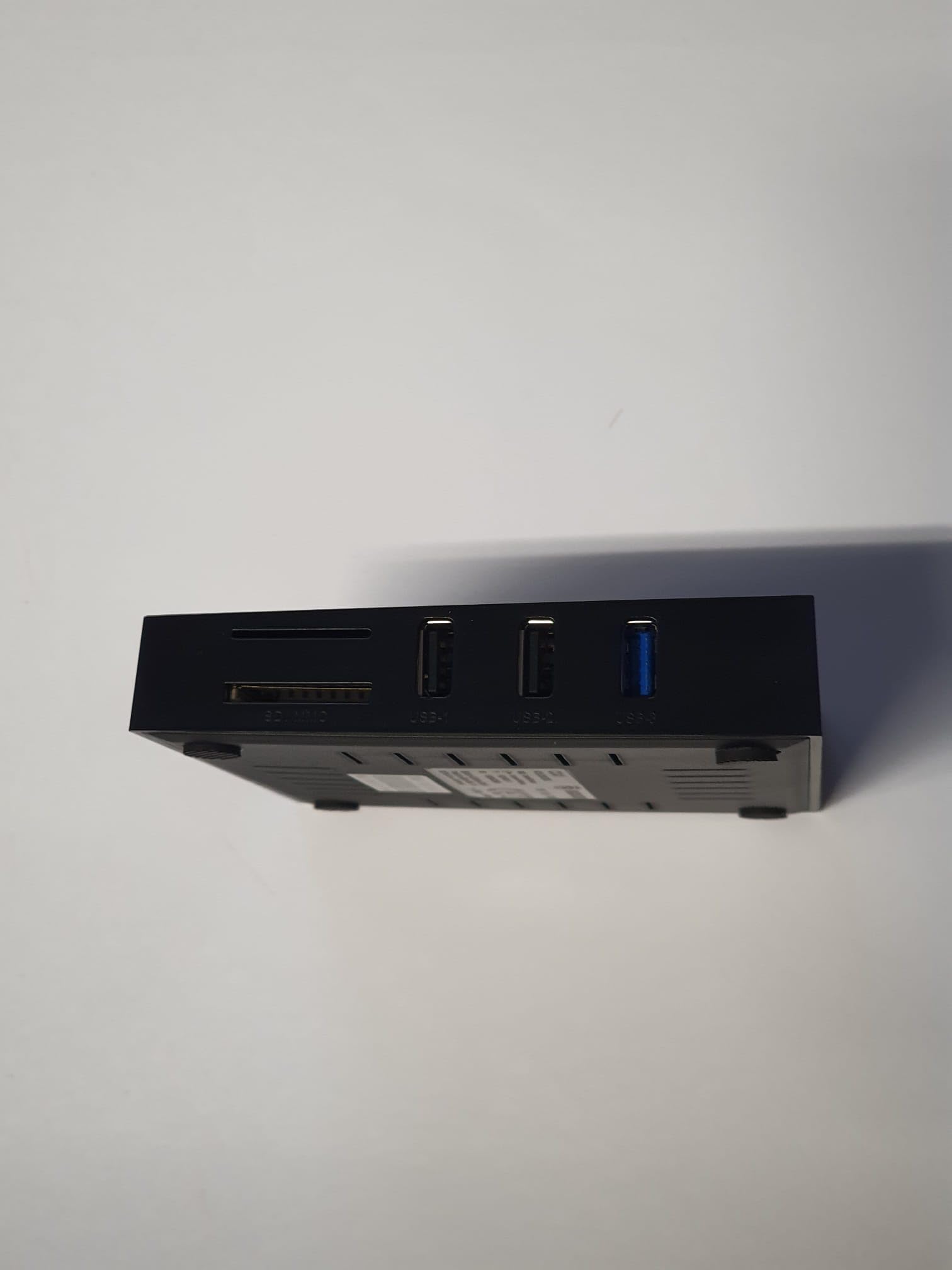Becker CentralControl CC41 Smart-Home Zentralsteuerung für C-Tronic und C-Tronic Plus (CC41 - inkl. USB-Funkstick Centronic) und TESO-Netzwerkkabel für optimale Datenübertragung