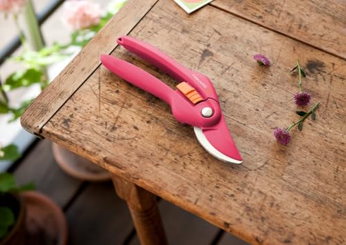 Fiskars Inspiration Bypass-Gartenschere Ruby für frische Äste und Zweige, Länge 20 cm, Karbonstahl/Antihaftbeschichtet, Pink/Orange, P26… – Ansicht 4