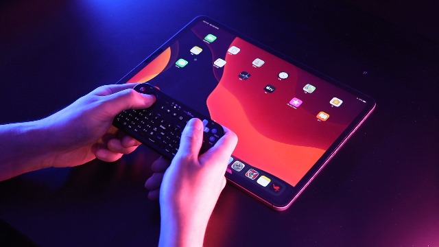 Amazon.com: FUNDIAN Bluetooth Pocket Keyboard with Jog Mouse and