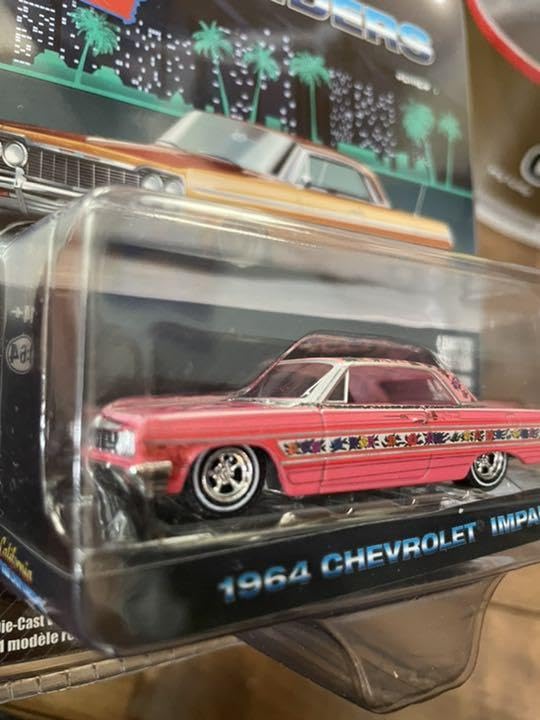 グリーンライトGREENLIGHTインパラジプシーローズローライダー Amazon | GREENLIGHTグリーンライト 1：64スケール