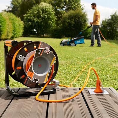 Diall Enrouleur de jardin 50 m HO5VVF 3G1,5 mm² IP44 230 V 16 A. | Câble 50 m HO5VVF 3G1,5 mm² avec protection thermique et indice IP44.