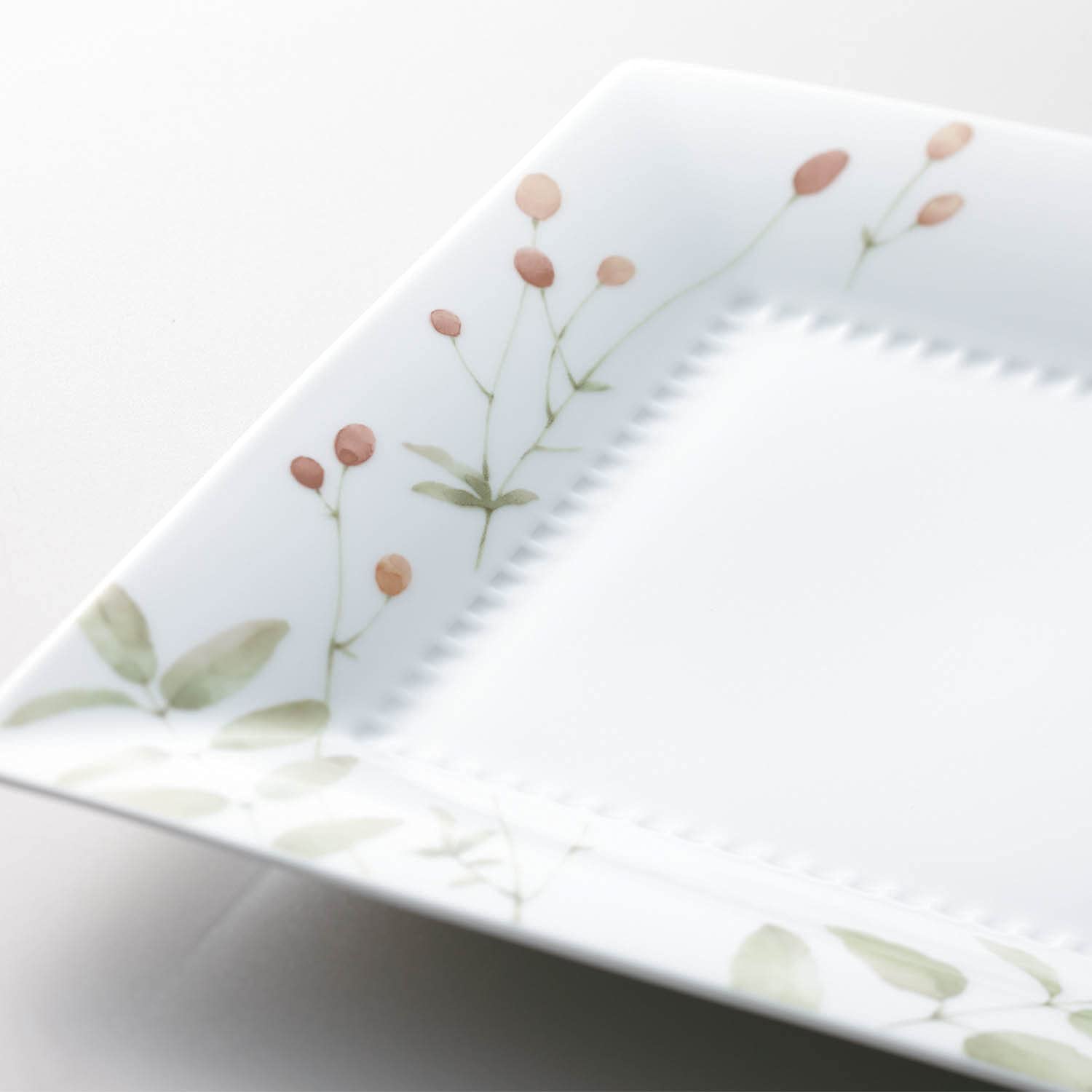 ノリタケ Noritake あづまの路 15センチスクエアプレート5枚 楽天市場】ノリタケ あづまの路 15cmスクエアプレートセット(5枚