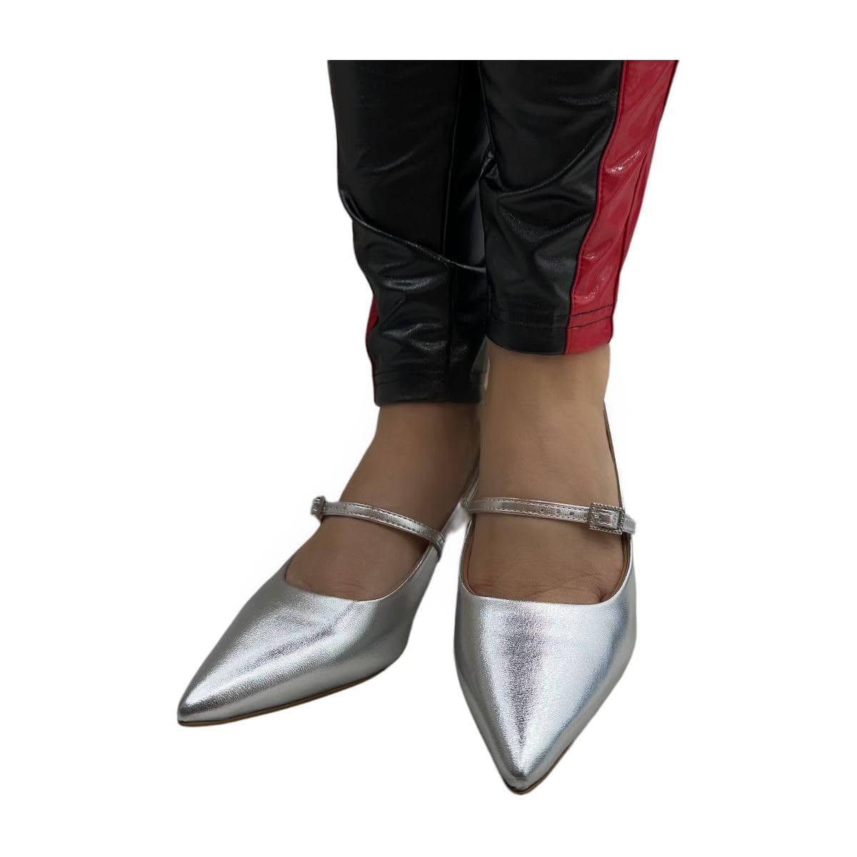 Scarpin Feminino Vizzano Salto Baixo Bico Fino 1122881 em promoção! Veja a oferta e mais achadinhos de Sapatos sociais 9 Hoje é o melhor dia para comprar Scarpin Feminino Vizzano Salto Baixo Bico Fino 1122881 com aquele preço maroto! Promoção! Aproveite a oferta! 9