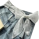 Accessoire de mode polyvalent : cette ceinture en dentelle est idéale pour ajouter une touche élégante à divers accessoires et tenues. Que vous l'attachiez autour de la poignée de votre sac à main, que vous l'utilisiez comme un bandeau chic ou que vous le portiez comme un foulard, cette écharpe met en valeur votre look sans effort.