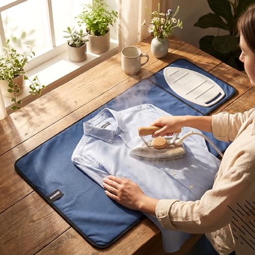 Encasa XO Große Bügelmatte (70x50 cm) mit Rutschfestem Silikonbügelhalter, 3mm Polsterung. Tragbare, Hitzebeständige Decke für Tisch - Kobalt