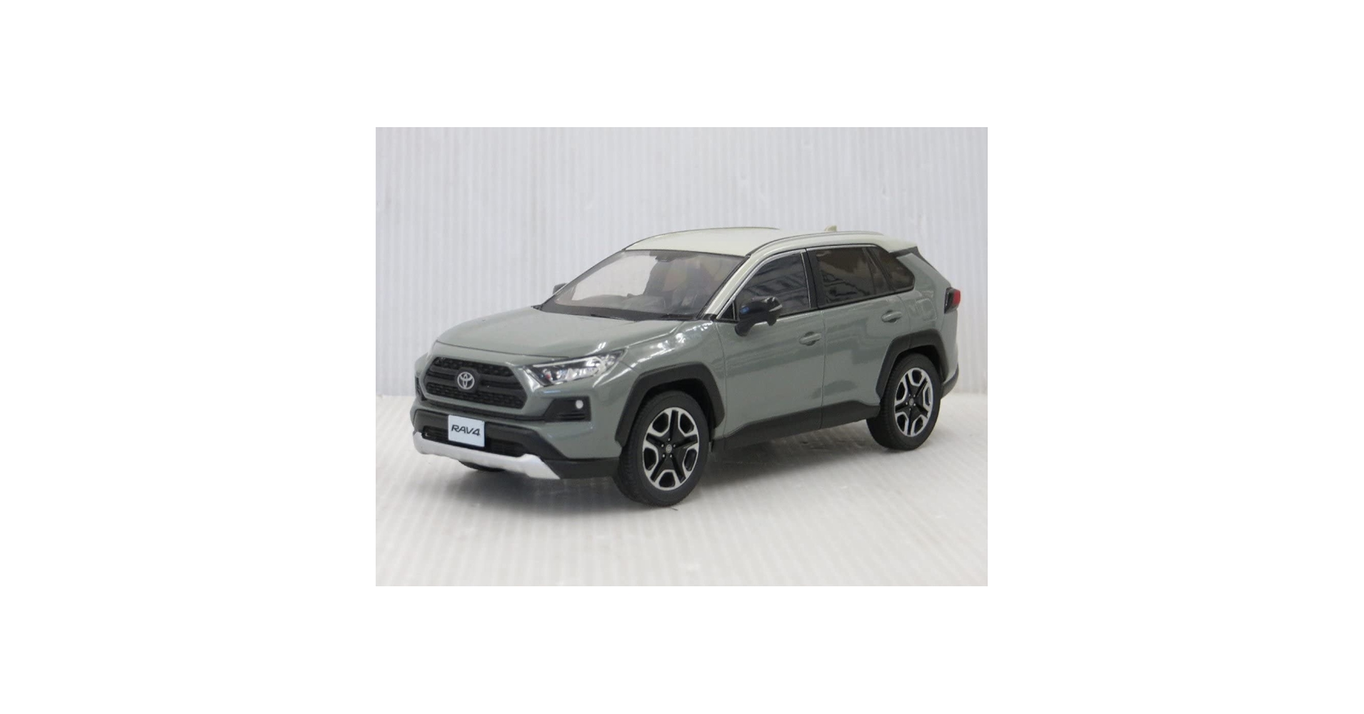 RAV4アドベンチャーサンプルカー　アーバンカーキ Amazon.co.jp: 1/30 ミニカー 新型RAV4 アドベンチャー カラー