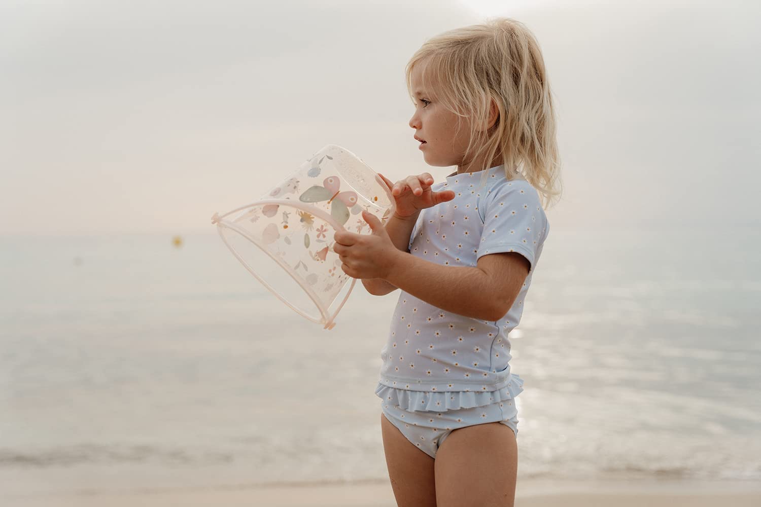 Little Dutch Bikinihose Badehose mit Rüschen für Baby Mädchen (Gr. 62/68) hellblau - Daisies